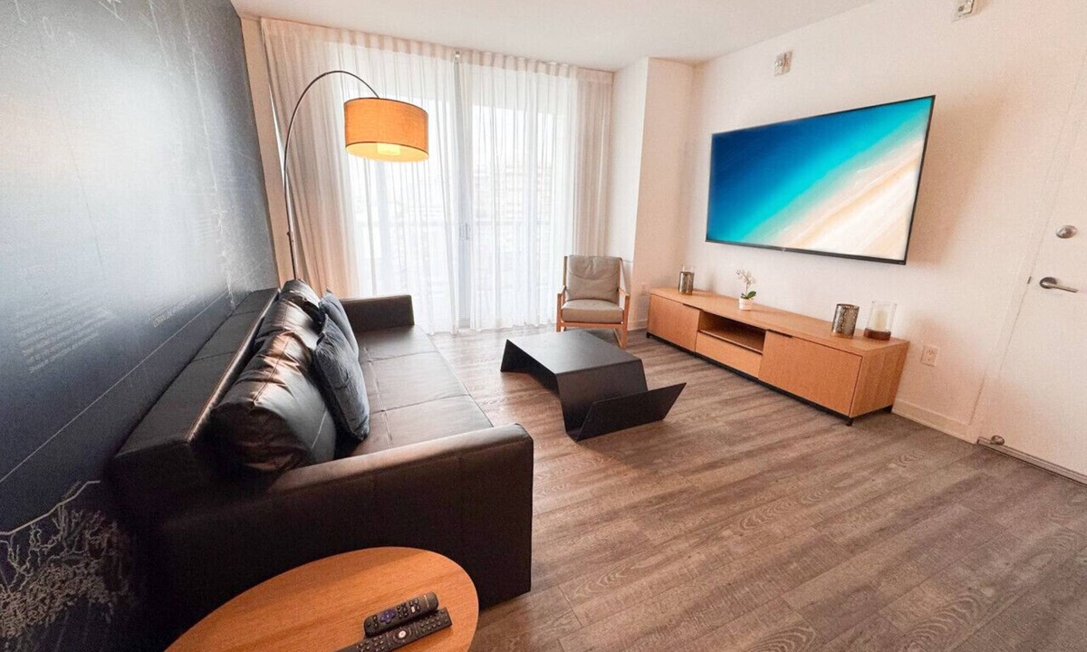 Hallandale Beach Apartment | Beautiful one bedroom apartment with Nice View