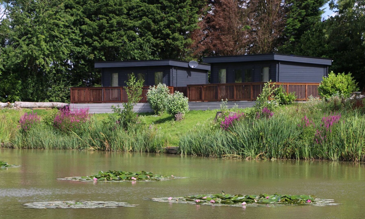 Gumley Apartment | Beautiful Open plan Lakeside Lodge, Shearsby