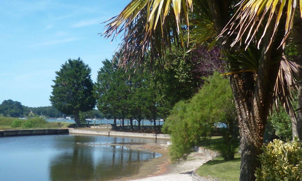 Baden Apartment | Beautiful outbuilding on property, seafront and golf course