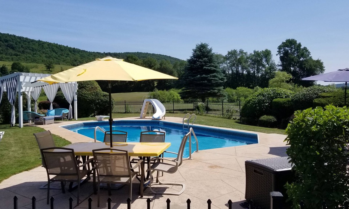 Cooperstown House | BEAUTIFUL PEACEFUL RUSTIC SETTING FOR 12+, Driving Range, Pool