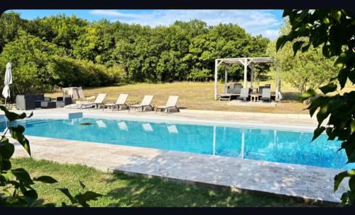 Pujols House | Beautiful pigeonnier with sensational surroundings