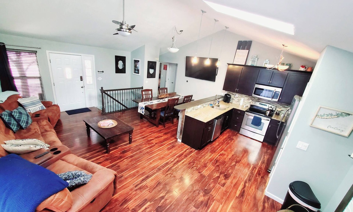 Rockrimmon House | Beautiful Pikes Peak Mountain Views - Hiking & Biking Trails + Foosball Table