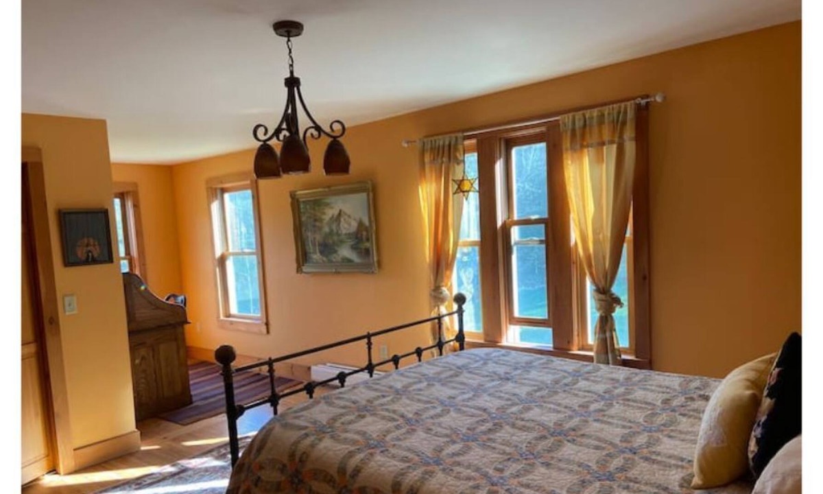 Marshfield House | Beautiful Private home on 75 acres 5 min from rt 2