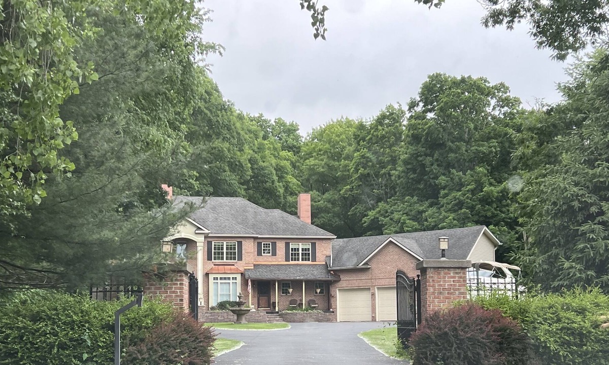 Pittsford House | Beautiful Private Pittsford Home