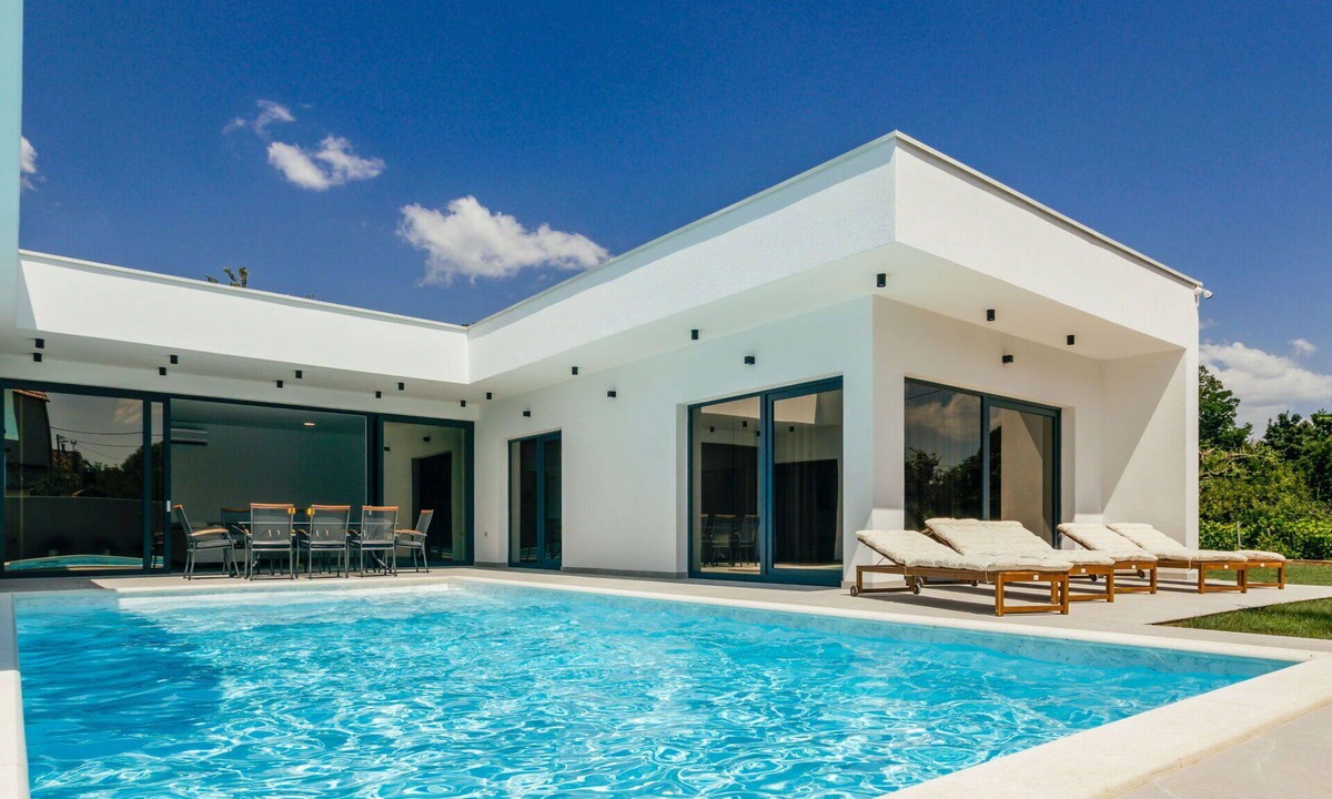 Donji Prolozac Villa | Beautiful private villa for 10 people with A/C, WIFI, private pool, TV and terrace