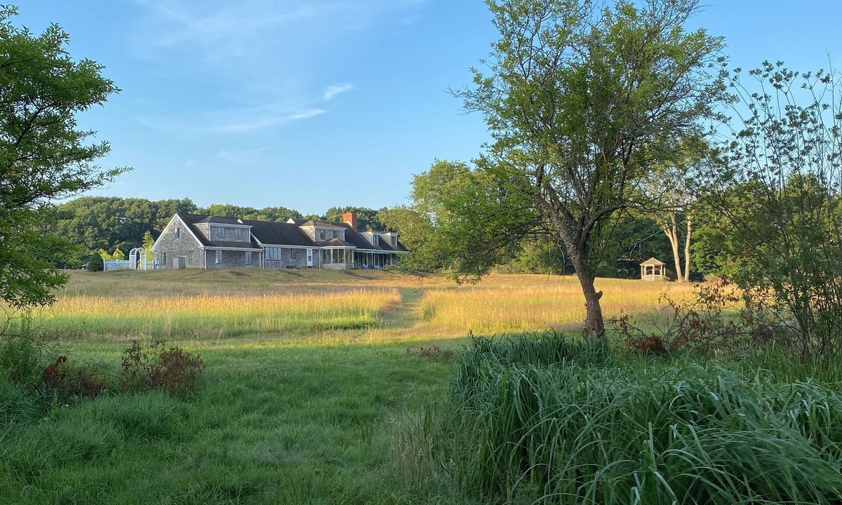 Ipswich House | Beautiful private views on 9 sunny acres