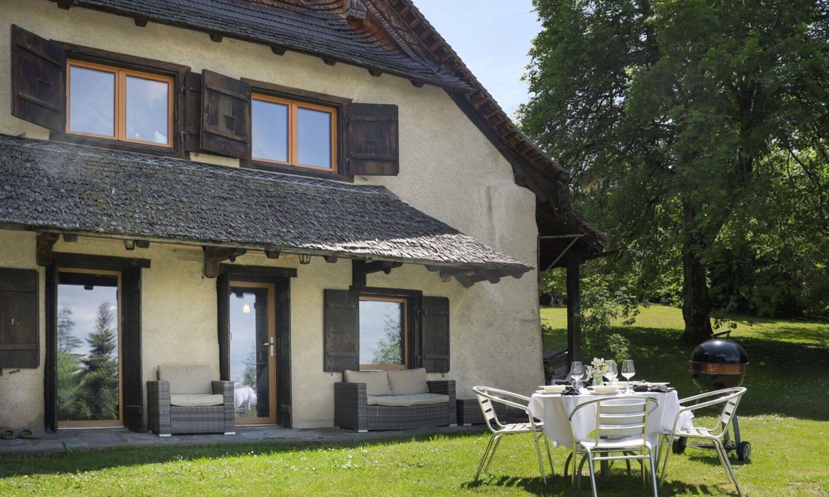 Caux House | Beautiful private villa for 5 people with WIFI, TV, terrace, pets allowed and panoramic view