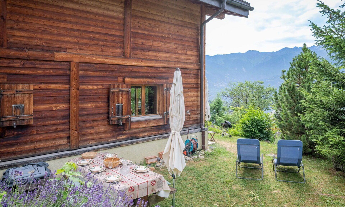 Ovronnaz House | Beautiful private villa for 6 guests with WIFI, TV, balcony, pets allowed and panoramic view