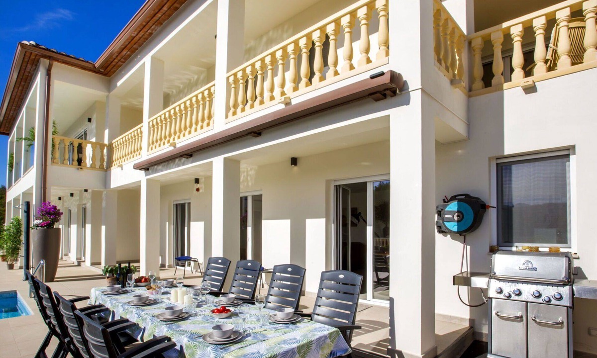 Alcalali Villa | Beautiful private villa with WIFI, A/C, private pool, TV, patio, pets allowed and panoramic view