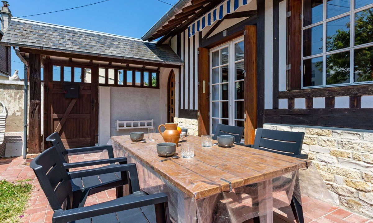Trouville-sur-Mer House | Beautiful private villa for 4 people with WIFI, TV and terrace