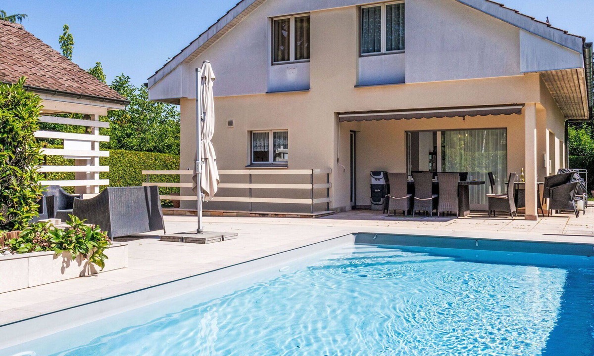 Genthod Villa | Beautiful private villa for 8 people with WIFI, private pool, TV, terrace and pets allowed