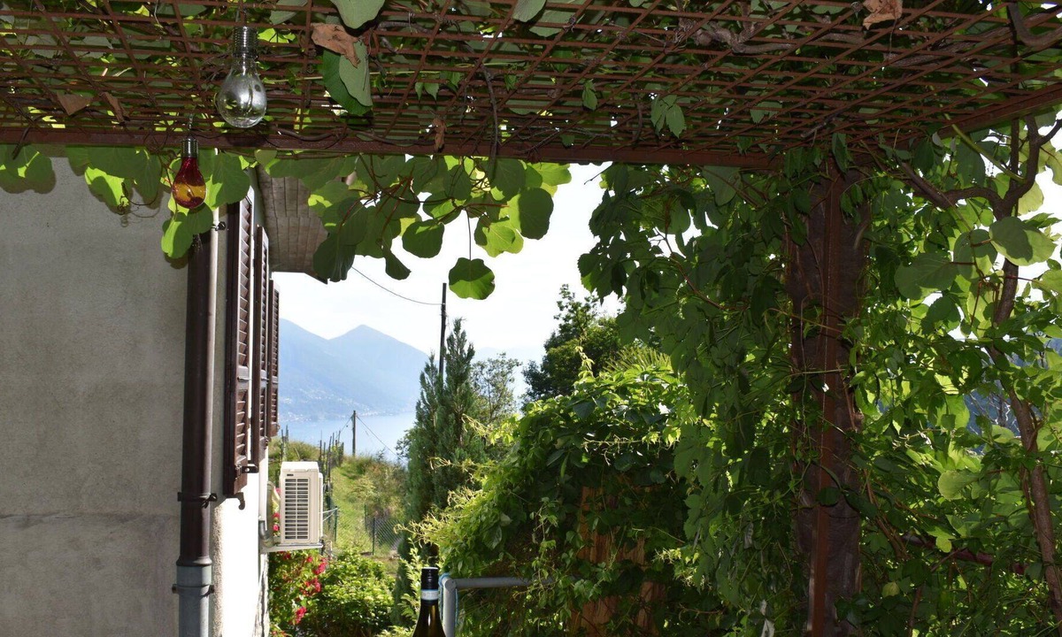 Gordola House | Beautiful private villa for 4 people with TV, patio, pets allowed and panoramic view