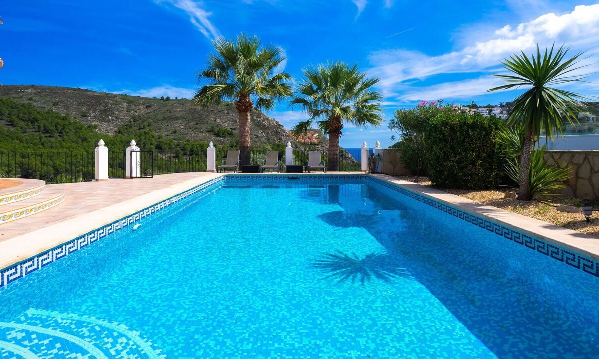 Arnella Villa | Beautiful private villa for 10 guests with A/C, private pool, WIFI, TV, patio and parking