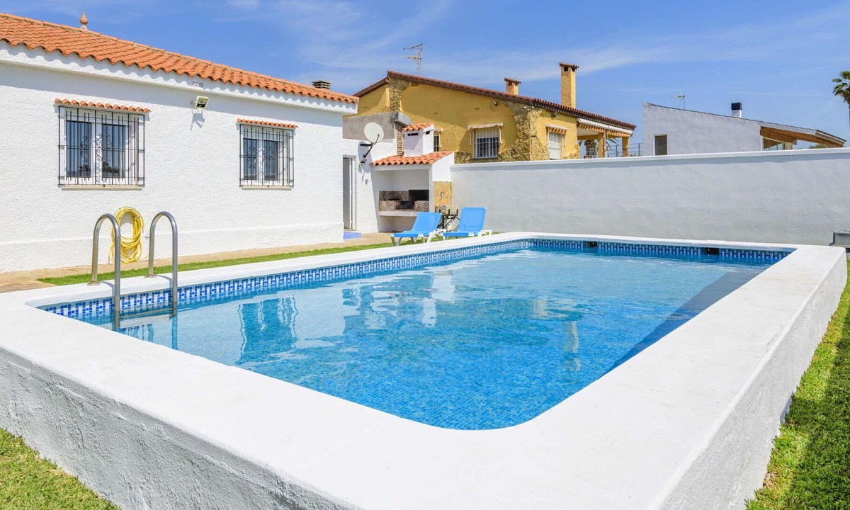 Vinaros Villa | Beautiful private villa for 6 people with WIFI, private pool, TV, terrace, pets allowed and park...