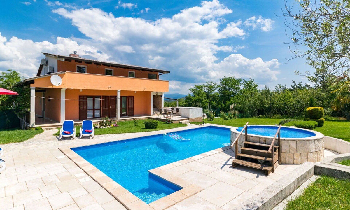 Rakotule House | Beautiful private villa for 10 guests with private pool, WIFI, A/C, TV, terrace and pets allowed