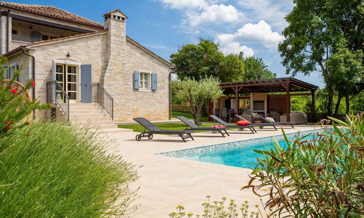 Mofardini House | Beautiful private villa with A/C, private pool, WIFI, TV, terrace, pets allowed and panoramic view