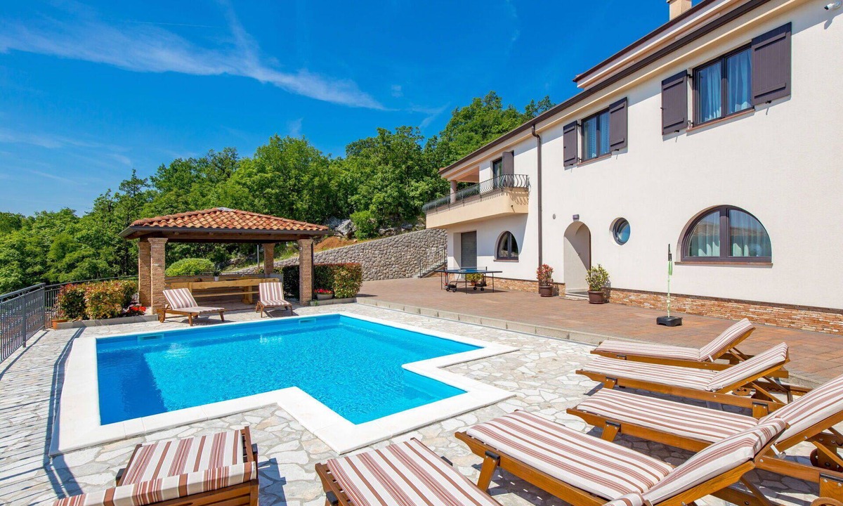 Viskovo House | Beautiful private villa for 12 people with private pool, WIFI, A/C, TV and patio