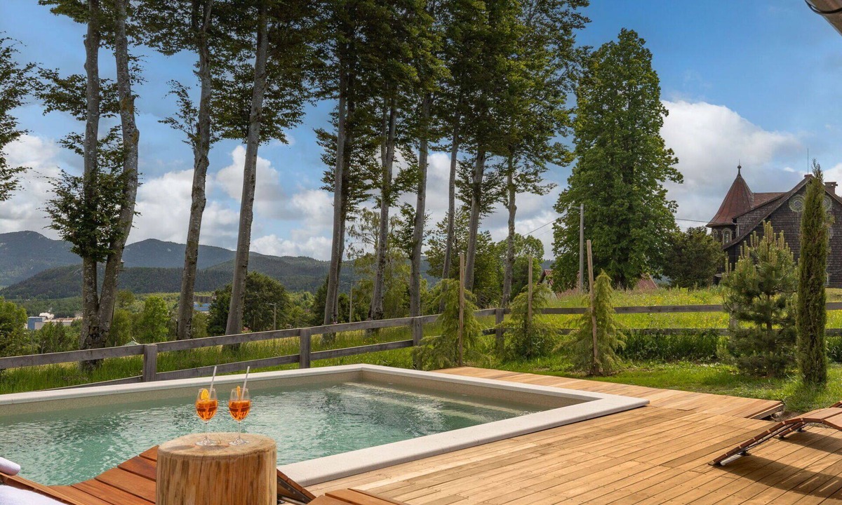 Fuzine Villa | Beautiful private villa for 10 guests with private pool, WIFI, hot tub, TV, terrace and pets all.
