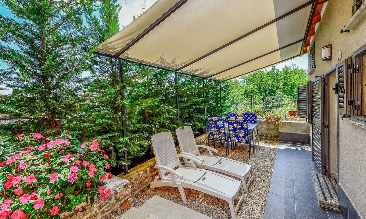 Opric House | Beautiful private villa for 2 people with A/C, WIFI, TV, terrace and pets allowed