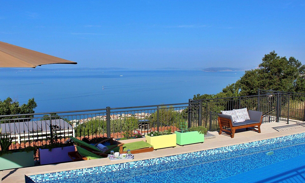 Central Dalmatia House | Beautiful private villa with private pool, WIFI, A/C, TV, terrace, pets allowed and parking