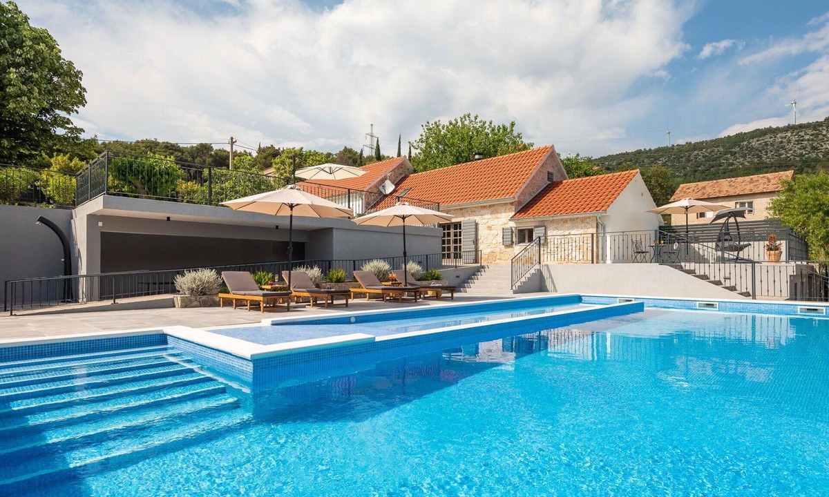 Sibenik House | Beautiful private villa with A/C, private pool, WIFI, TV, terrace, pets allowed and panoramic view