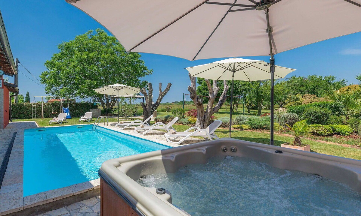 Kaldanija House | Beautiful private villa with hot tub, private pool, WIFI, A/C, TV, terrace and pets allowed