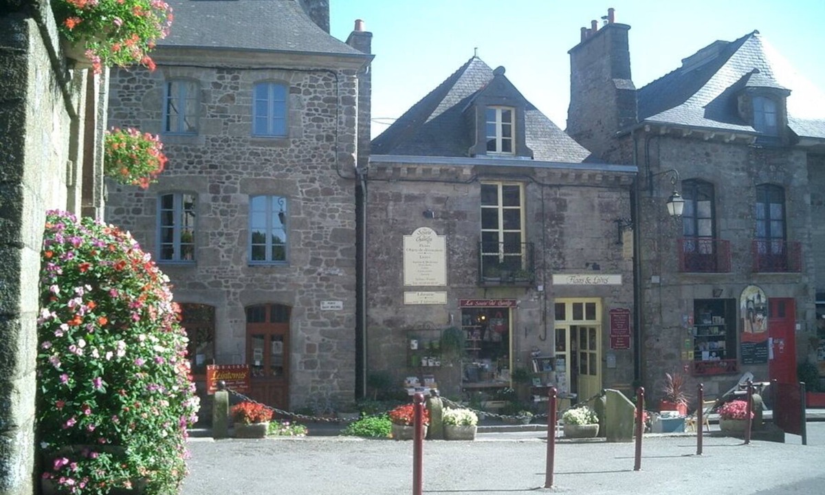 Bazouges-la-Perouse Cottage | Beautiful renovated stone cottage, close to Brittany's major attractions