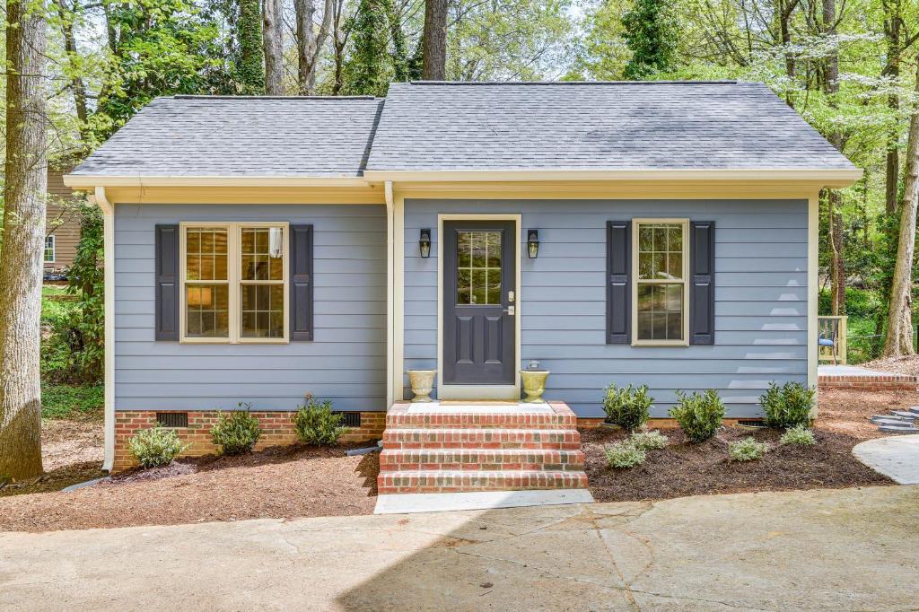 Raleigh House | Beautiful Raleigh Cottage Rental: 5 Mi to Downtown