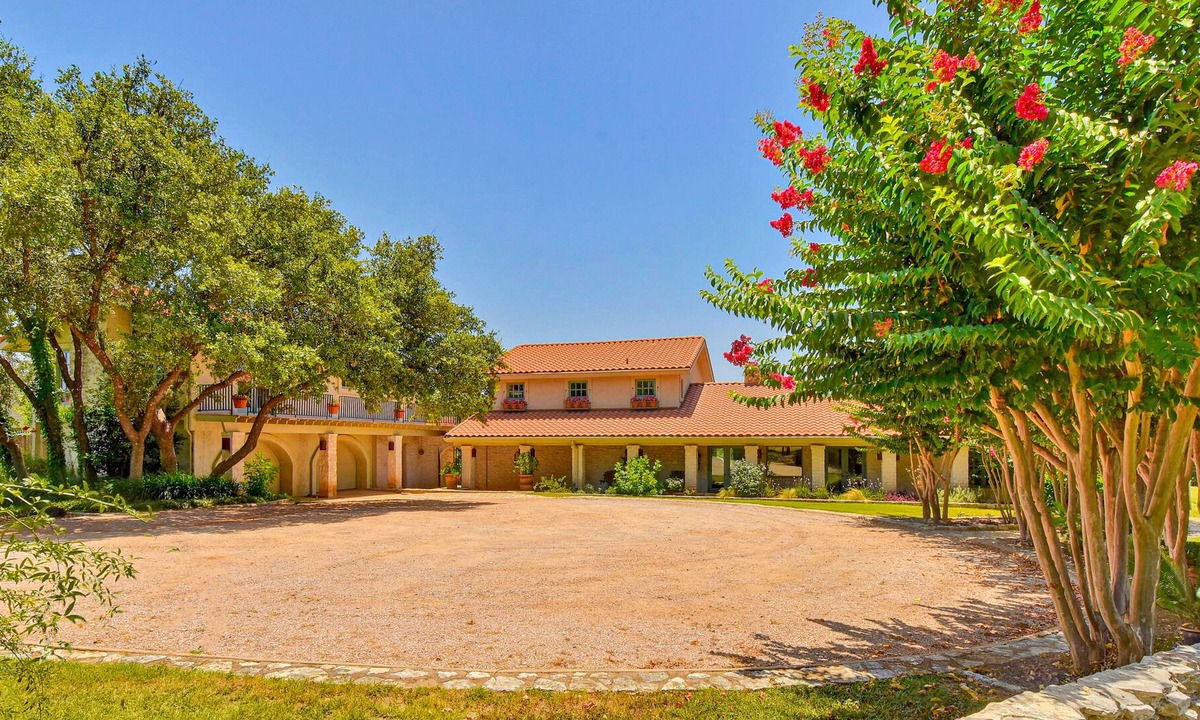 Paleface Lake Country Estates House | Beautiful ranch home with private pool & lake views