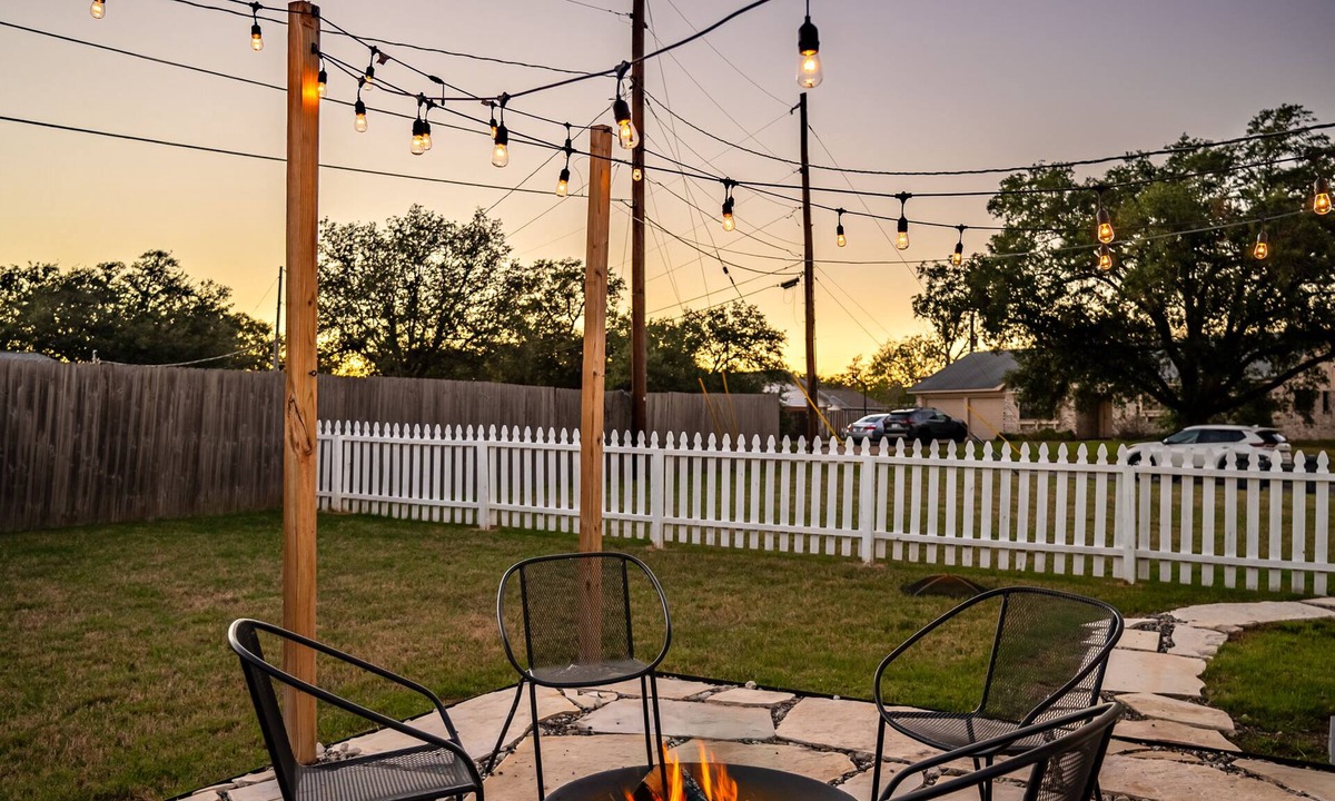 Southwood House | Beautiful Remodeled Home 4 minutes from Kyle Field!