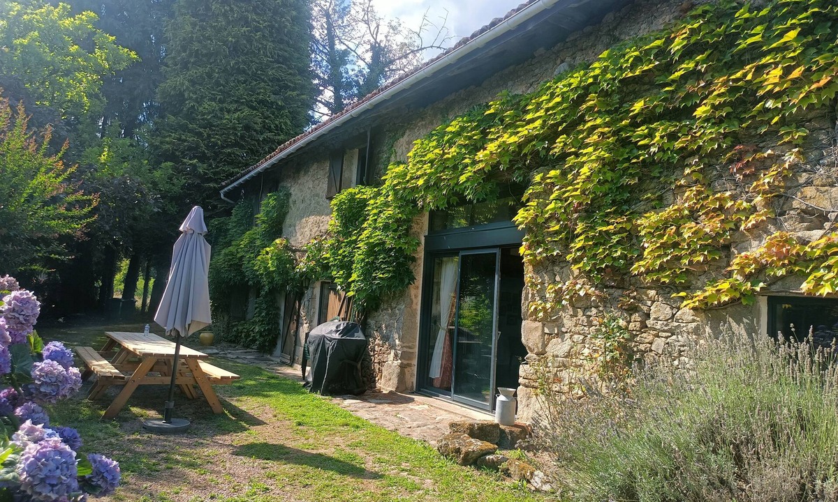 Pensol House | Beautiful renovated barn