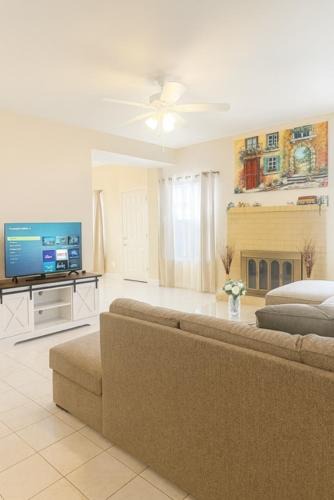 Houston House | Beautiful, renovated, comfy home for any occasion!