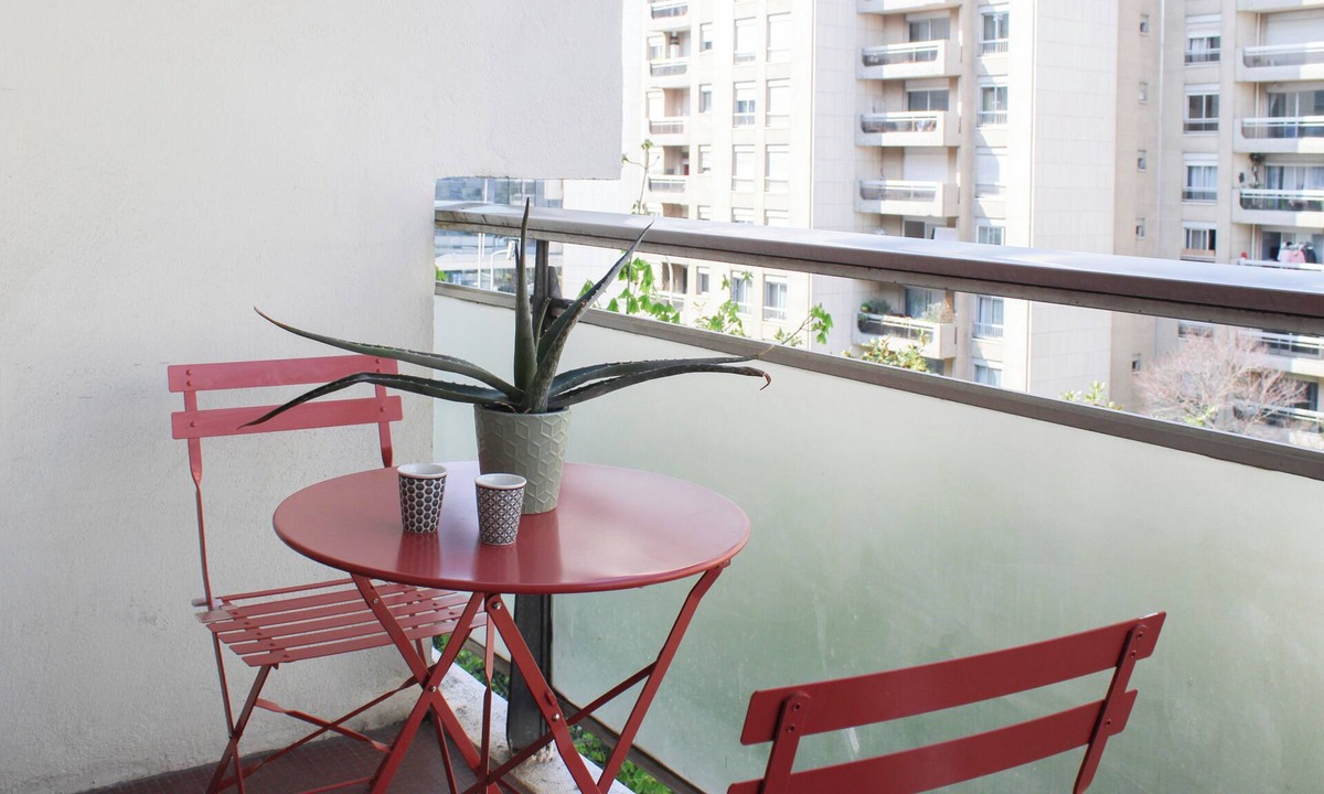 Cœur de Ville Apartment | Beautiful renovated apartment, balcony and parking