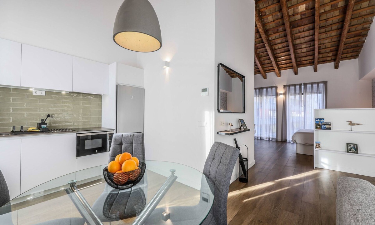 La Roqueta Apartment | Beautiful renovated studio penthouse