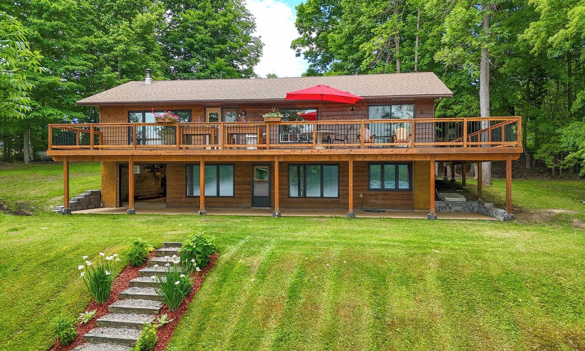 Restoule House | Beautiful Restoule Getaway