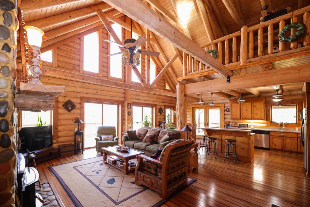 Stonehouse House | Beautiful River-Front Log Cabin Near Williamsburg