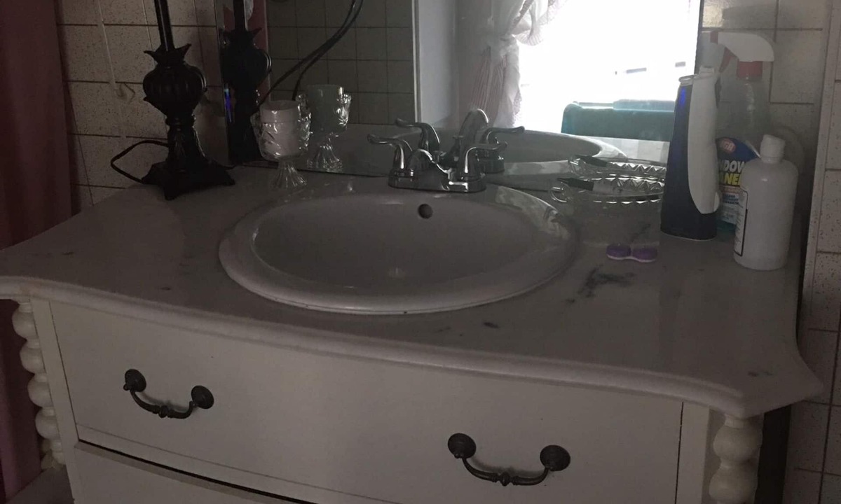 Calais House | Beautiful River view private home