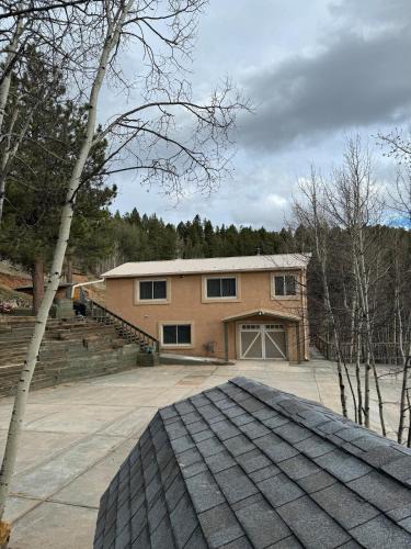 Divide House | Beautiful Rocky Mountain Home with views on 1 acre