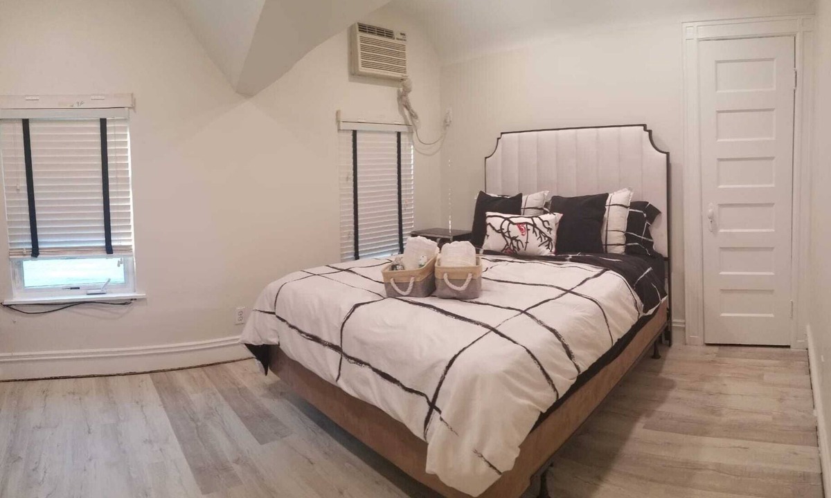 Flatbush House | Beautiful rooms available in a comfortable, and convenient location.