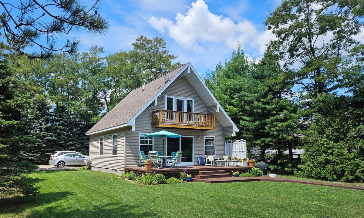 Oscoda Cottage | Beautiful Sandy Beach on Lake Huron
