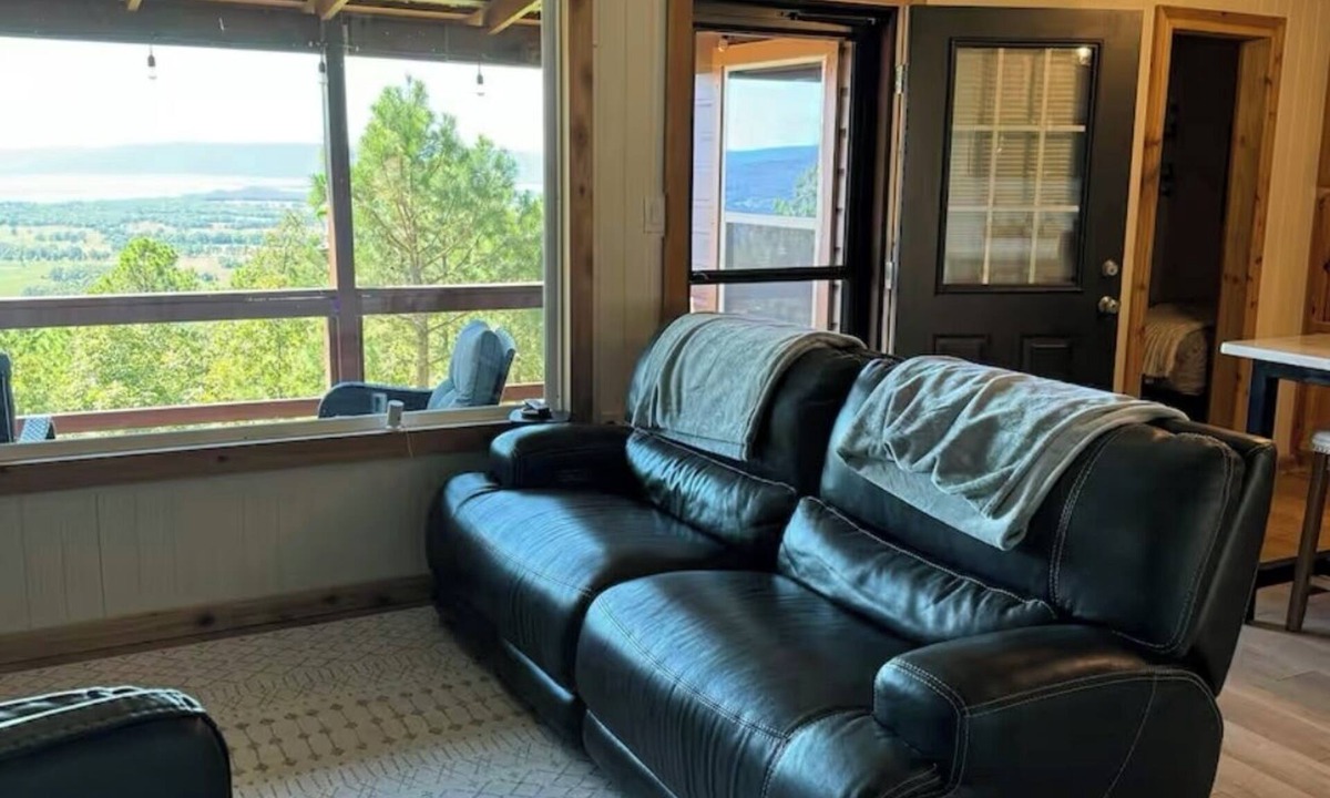 Tuskahoma Cabin | Beautiful Sardis Lake Views! AWD or 4x4 required to access.