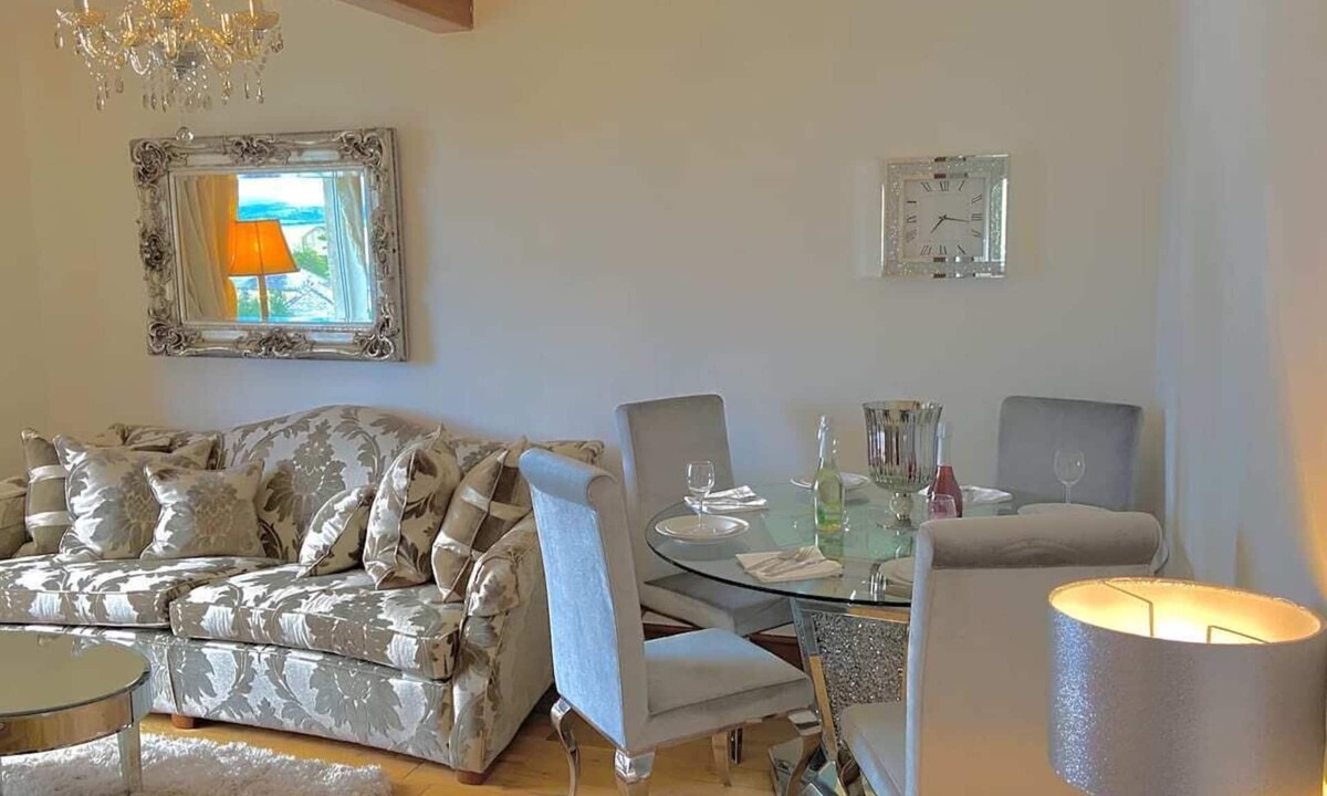 Port Glasgow House | Beautiful sea view property