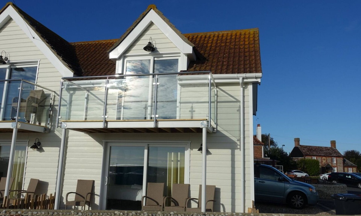 Selsey House | Beautiful Seafront Beach House