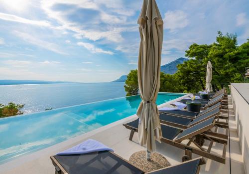 Basko Polje Villa | Beautiful Seafront Split Villa 9 Bedrooms Bellamar Vista Retreat