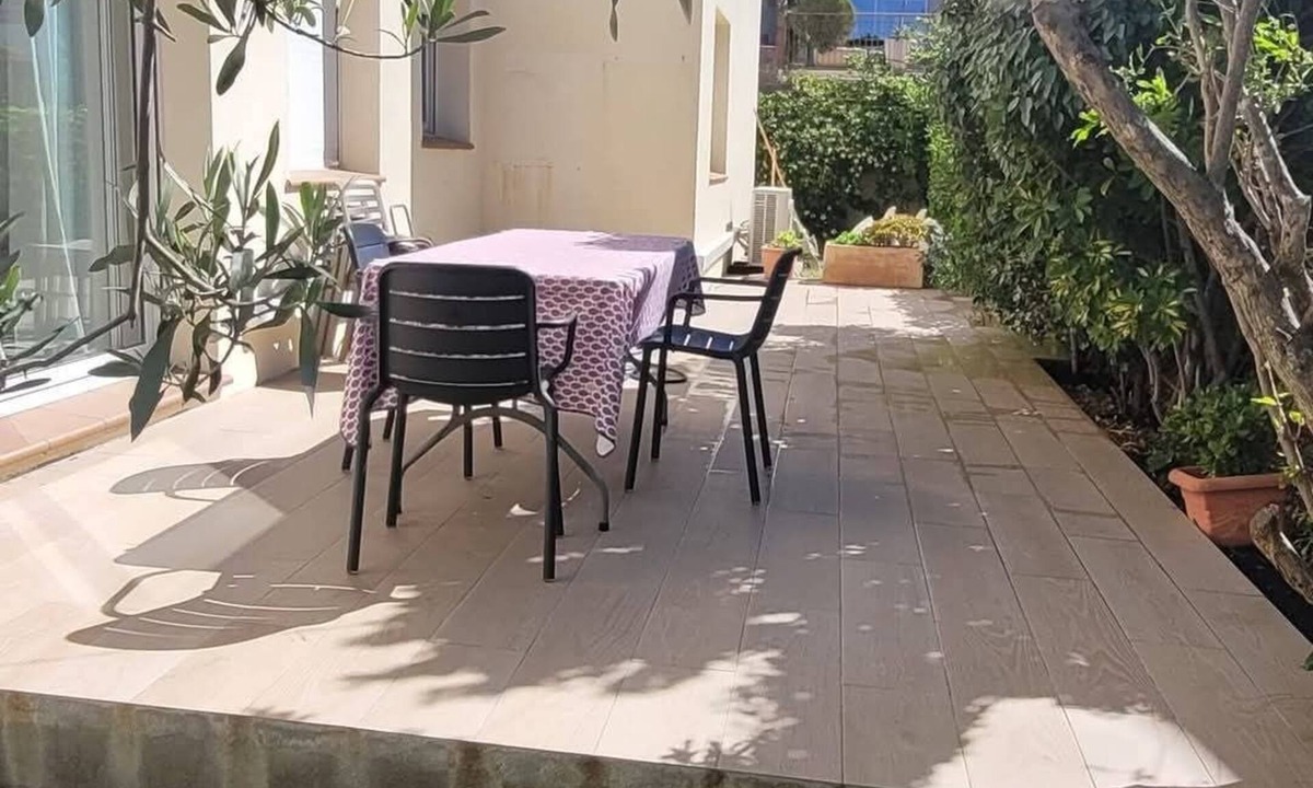 Llanca Apartment | Beautiful seaside apartment in quiet neighborhood