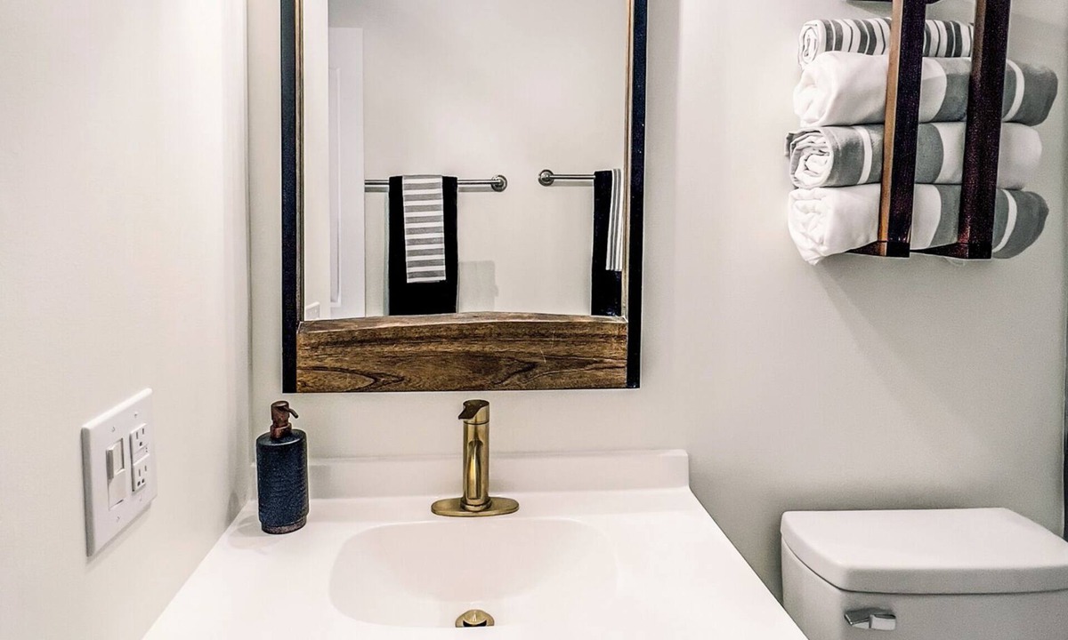 Lewisville Condo | Beautiful Small Town Condo