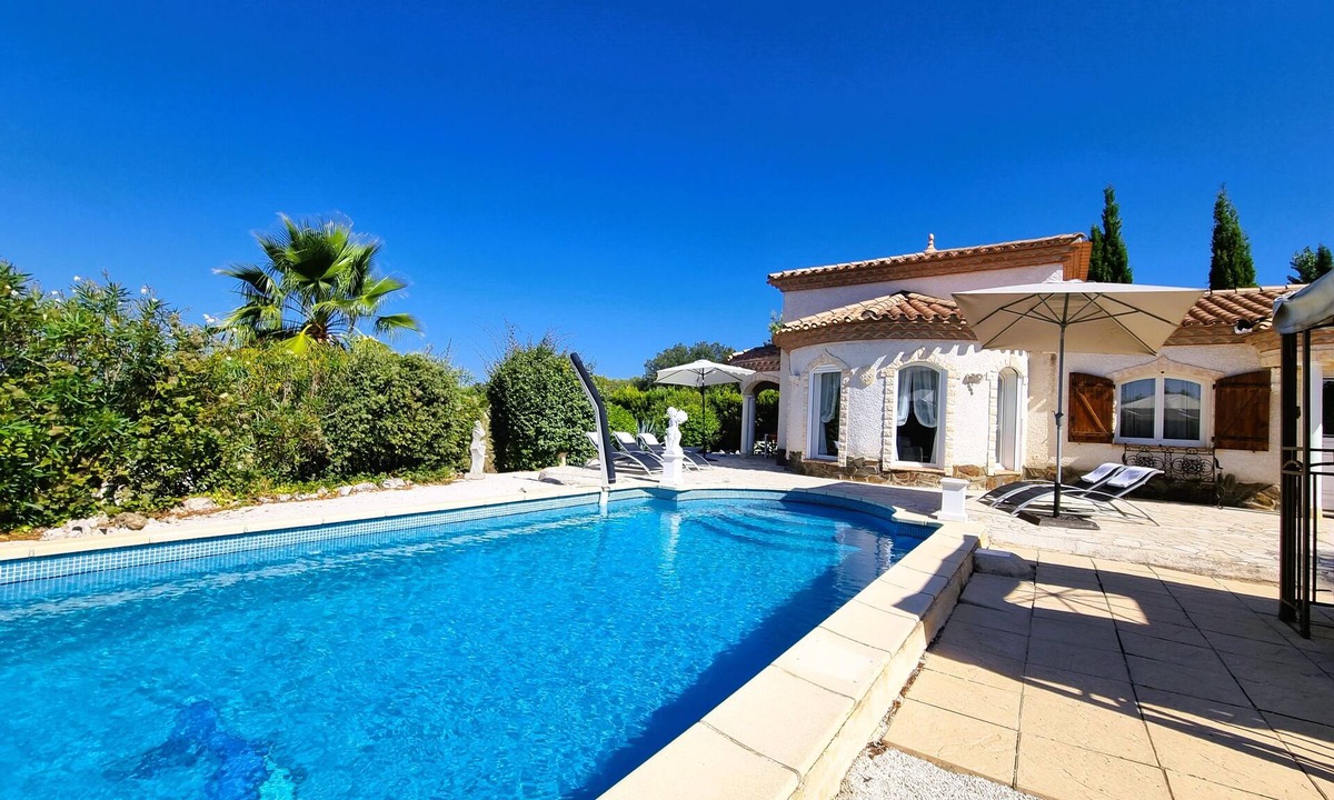 Oupia Villa | Beautiful southern villa with private pool
