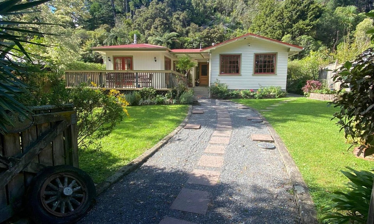 Pinehaven House | Beautiful spacious home on large private section