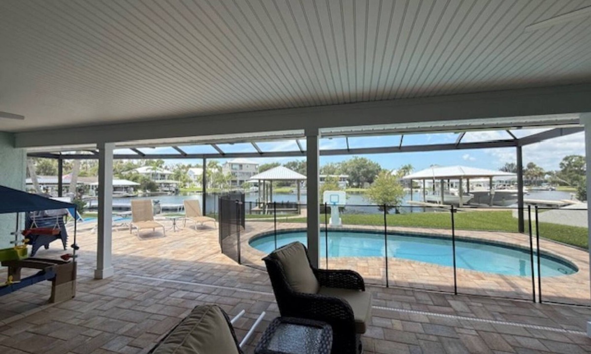 Crystal River House | Beautiful, spacious, waterfront home with pool in Crystal River, Florida.