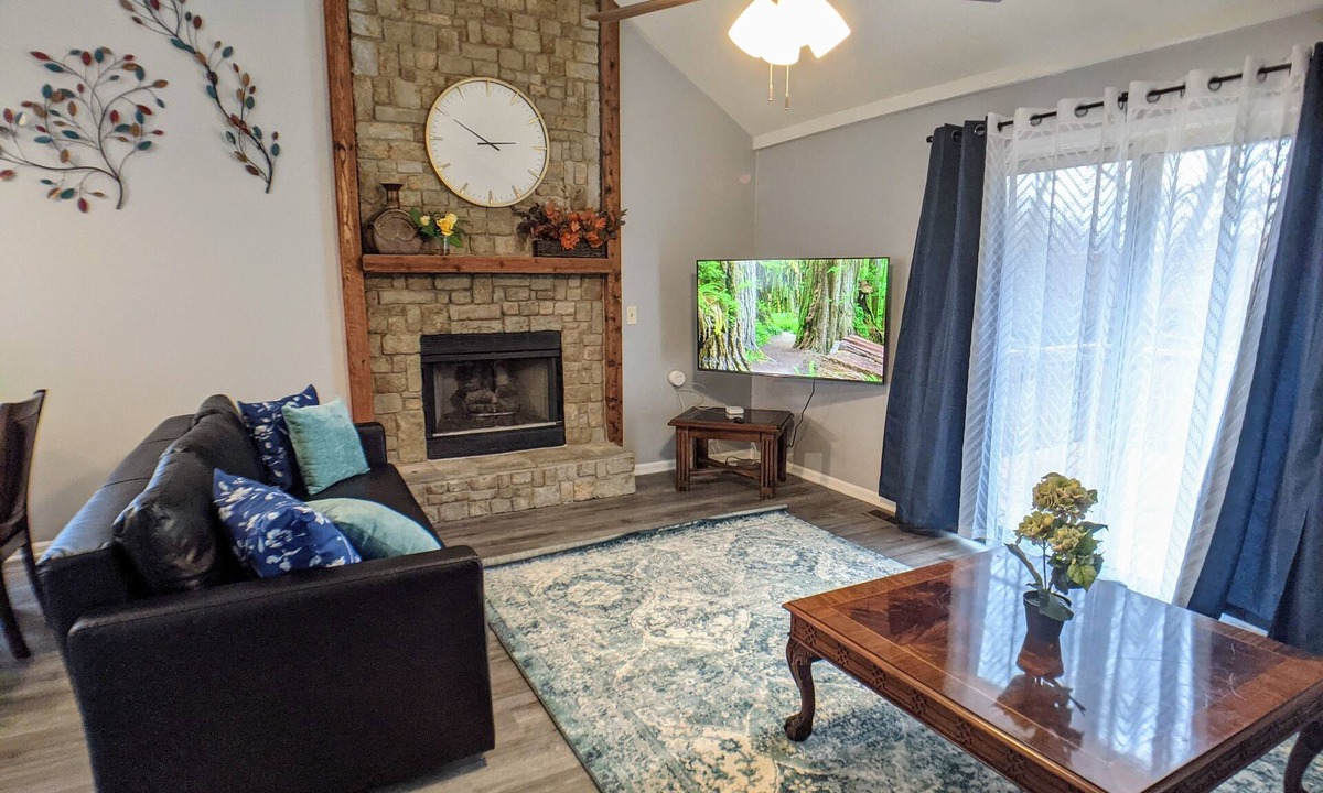 Overland Park House | Beautiful, spacious, clean house for families #1